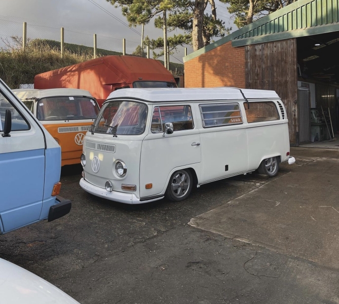 Lee D 1971 Bay Window