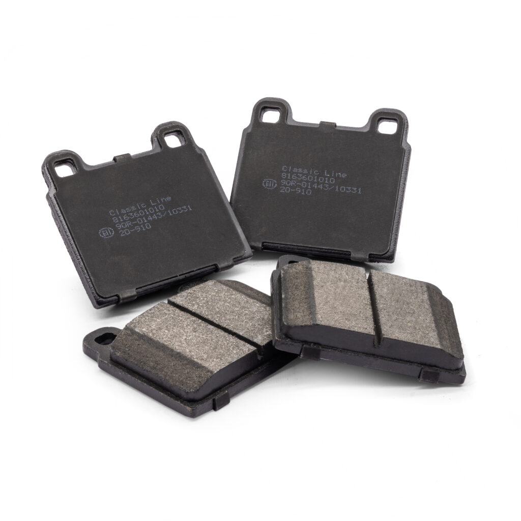 1971-72 Bay Window (Crossover) Front Disk Brake Pads Set, 15mm, Left and Right